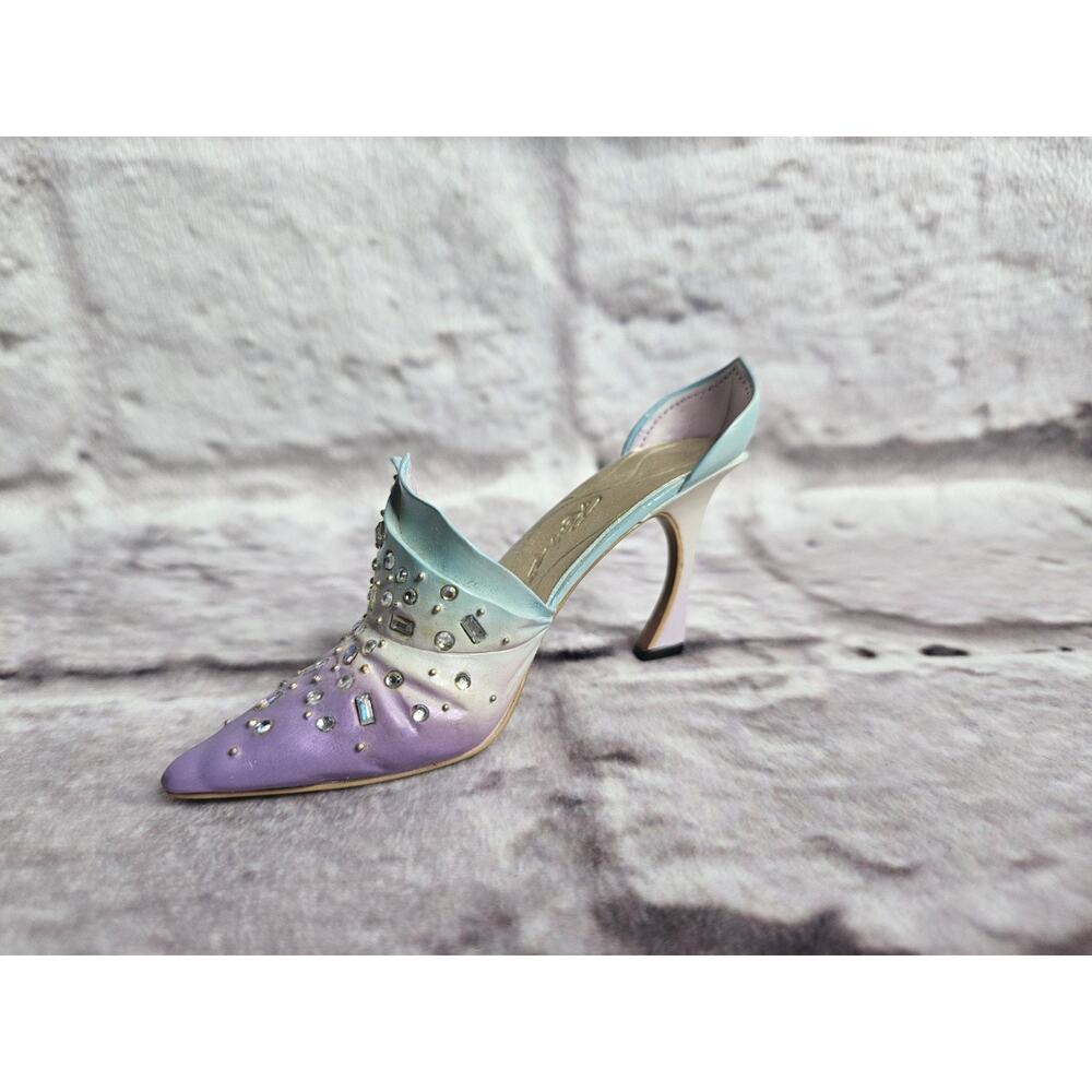 JUST THE RIGHT SHOE- Passions Flame Lavender 25231 Hallmark Plus Exclusive 2002